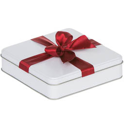 Fischfutterdosen: Geschenkverpackung; flache, quadratische Stülpdeckeldose  aus Weißblech. Weiß, mit rotem aufgedrucktem Geschenkband.
